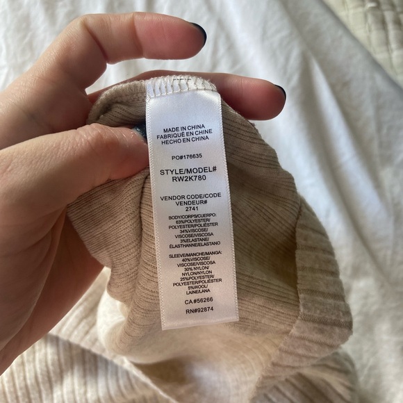 Like new - Splendid London Rib Puff Sleeve Top, L - Picture 7 of 8